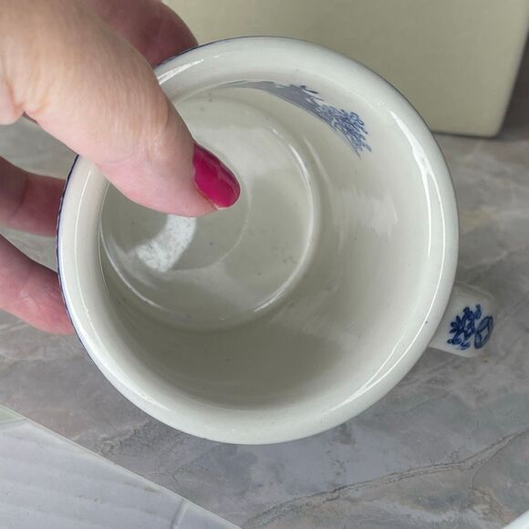 VTG Blue Willow country theme pattern coffee mug. - Picture 8 of 8